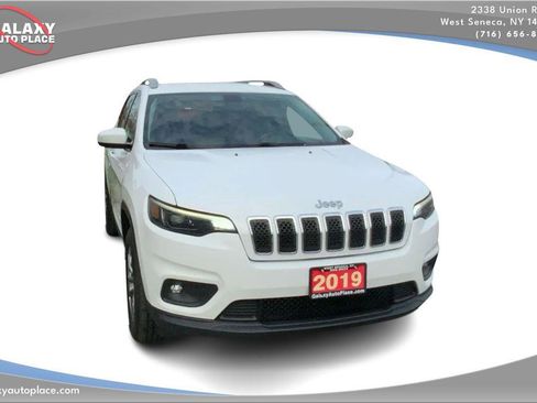 Used 2019 Jeep Cherokee Latitude Plus w/ Cold Weather Group image 3