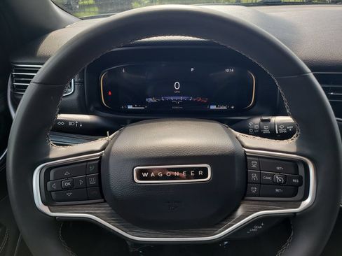 Certified 2024 Jeep Wagoneer Series II w/ Flexible Seating Group RWD image 32
