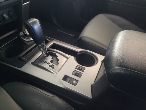 Used 2015 Toyota 4Runner SR5 Premium image 26