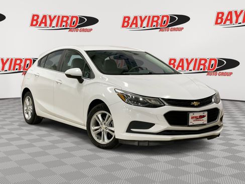 Used 2017 Chevrolet Cruze LT FWD image 1