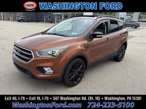 Used 2017 Ford Escape Titanium w/ Canadian Touring Package AWD/4WD image 1