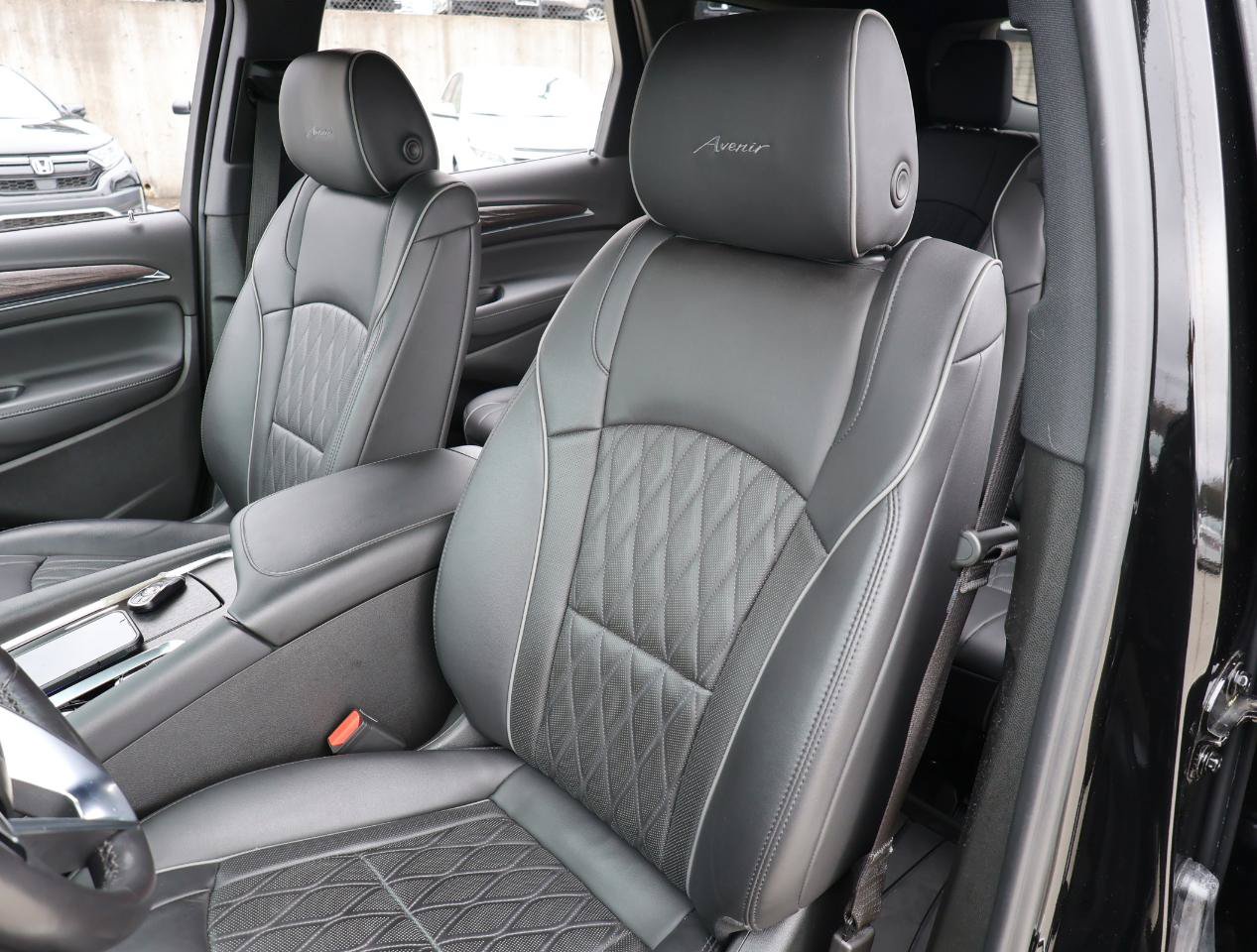 Used 2022 Buick Enclave Avenir w/ Avenir Technology Package FWD image 20