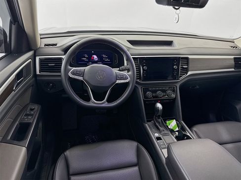 Used 2023 Volkswagen Atlas SE image 22