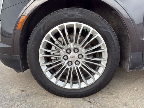 Used 2017 Cadillac XT5 Luxury w/ Driver Awareness Package FWD image 12