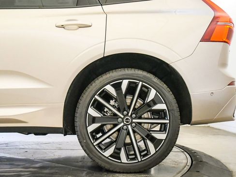 New 2026 Volvo XC60 T8 Ultra w/ Protection Package Premier AWD/4WD image 11