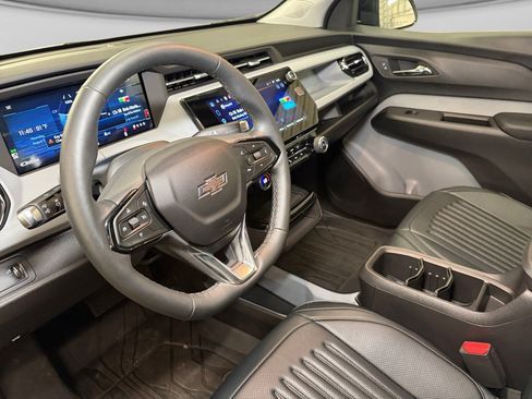 Used 2027 Chevrolet Bolt LT w/ Comfort Package FWD image 19