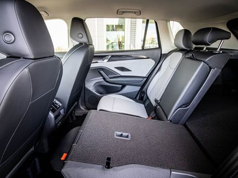 New 2026 Volkswagen Tiguan SE image 46