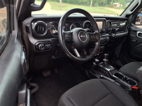 Used 2020 Jeep Gladiator Sport w/ Cold Weather Group AWD/4WD image 3