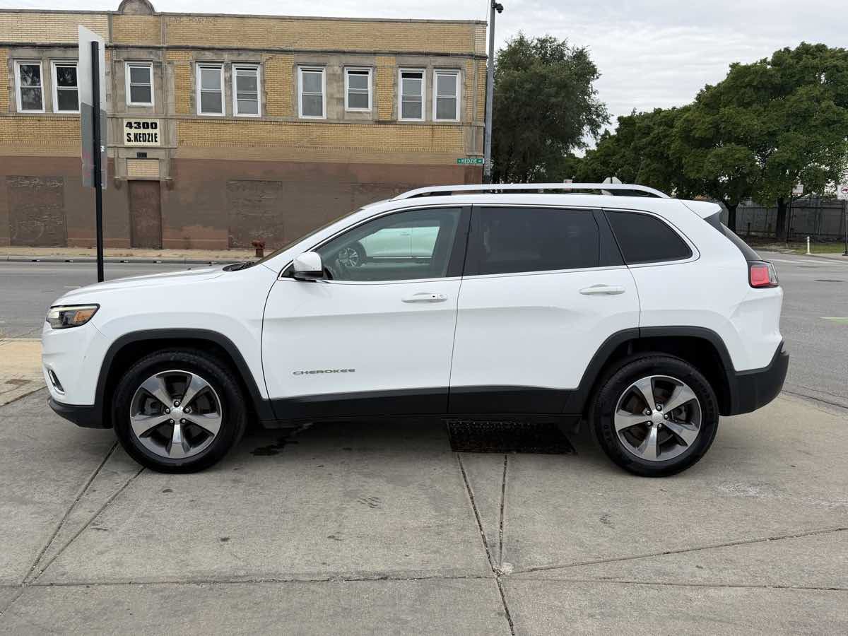Used 2019 Jeep Cherokee Limited w/ Trailer Tow Group AWD/4WD image 8