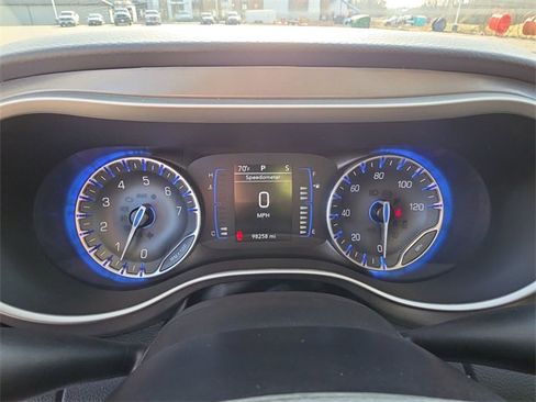 Used 2020 Chrysler Pacifica Touring w/ Tire & Wheel Group image 22