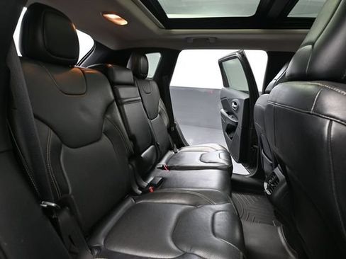 Used 2015 Jeep Cherokee Limited w/ Luxury Group AWD/4WD image 45