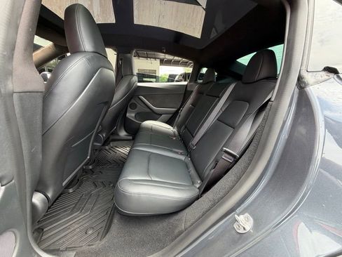 Used 2022 Tesla Model Y Long Range AWD/4WD image 31