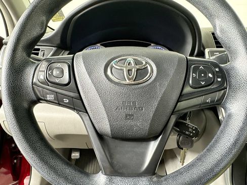 Used 2017 Toyota Camry LE FWD image 19