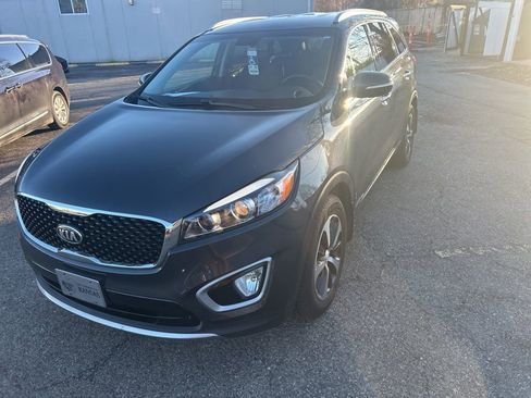 Used 2017 Kia Sorento EX image 2