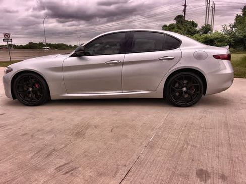 Used 2020 Alfa Romeo Giulia Ti w/ Nero Edizione RWD image 4