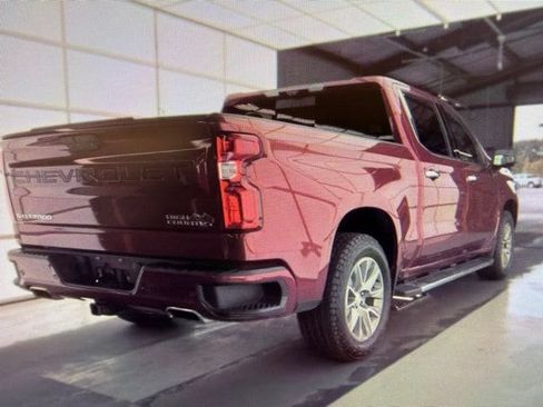 Used 2020 Chevrolet Silverado 1500 High Country w/ Technology Package AWD/4WD image 2