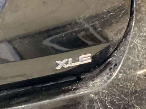 Used 2022 Toyota Highlander XLE AWD/4WD image 12