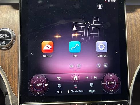 Used 2025 Mercedes-Benz GLC 300 4MATIC image 21