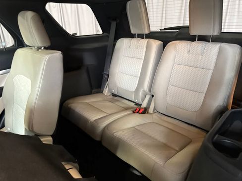 Used 2018 Ford Explorer FWD image 16