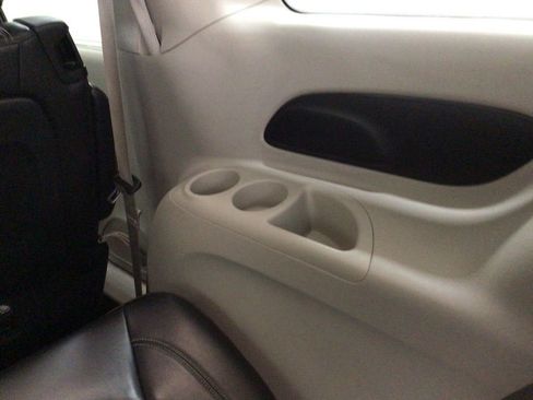 Used 2023 Chrysler Pacifica Touring-L FWD image 21
