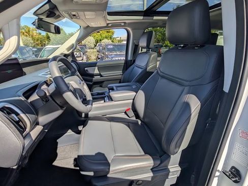 Certified 2025 Ford Expedition Active image 5