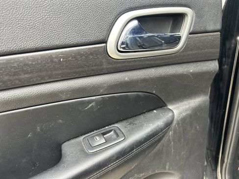 Used 2018 Jeep Grand Cherokee Laredo image 25