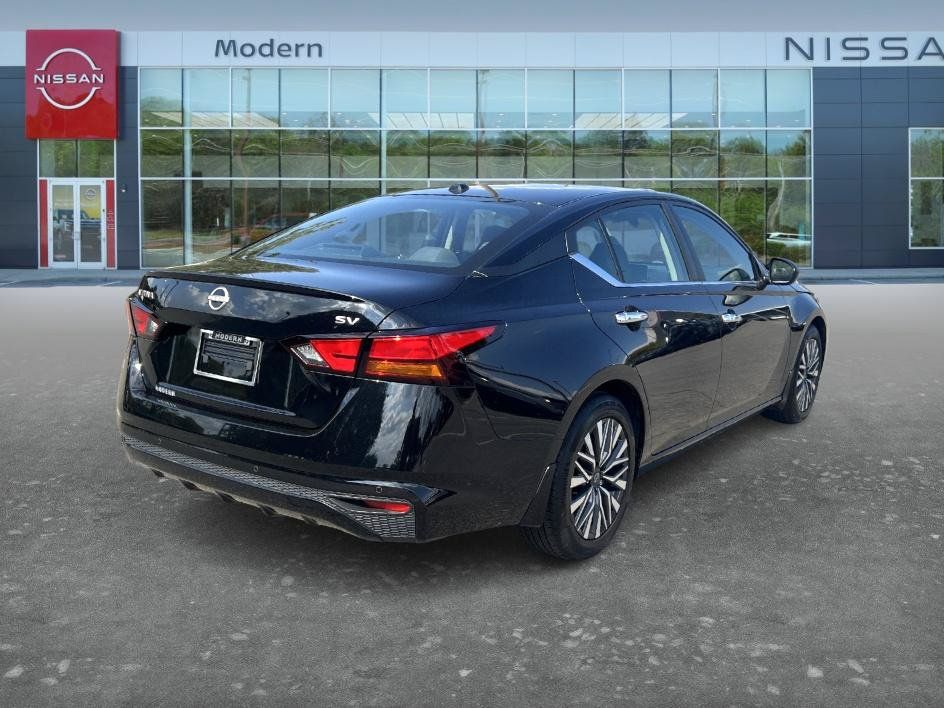 Certified 2024 Nissan Altima 2.5 SV FWD image 5