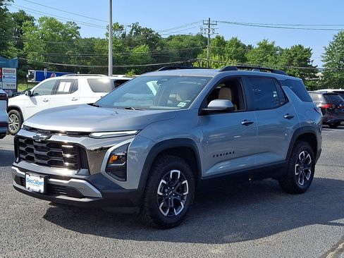 Used 2025 Chevrolet Equinox ACTIV AWD/4WD image 3