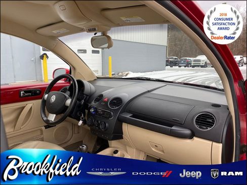 Used 2010 Volkswagen Beetle Coupe image 23