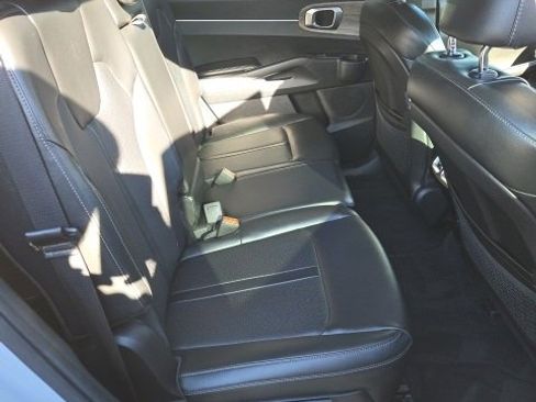 Used 2022 Kia Sorento S image 31