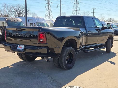 New 2026 RAM 3500 Big Horn AWD/4WD image 12