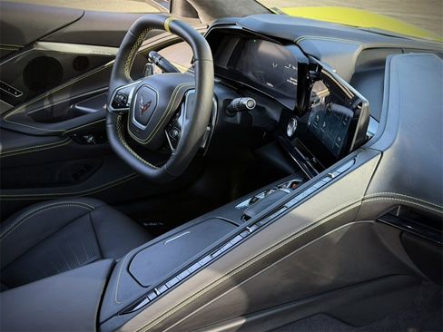 Used 2024 Chevrolet Corvette Stingray Premium Cpe w/ Z51 Performance Package image 7