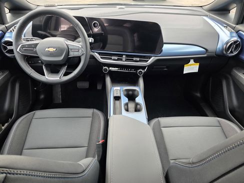 New 2026 Chevrolet Equinox EV LT image 18