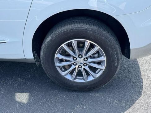 Used 2024 Buick Enclave Essence FWD image 7
