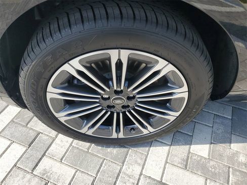 New 2026 Land Rover Range Rover Evoque Dynamic SE image 13