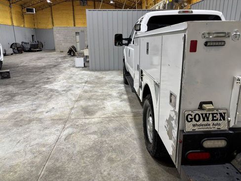 Used 2015 Ford F250 XL w/ Power Equipment Group AWD/4WD image 9