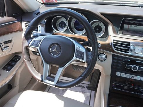 Used 2014 Mercedes-Benz E 350 4MATIC Sedan image 33