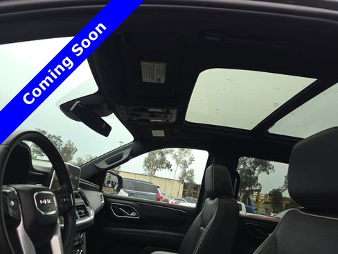 Used 2023 GMC Yukon SLT image 12