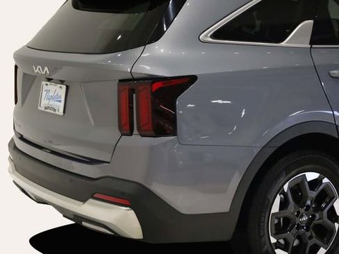 Used 2024 Kia Sorento S image 7