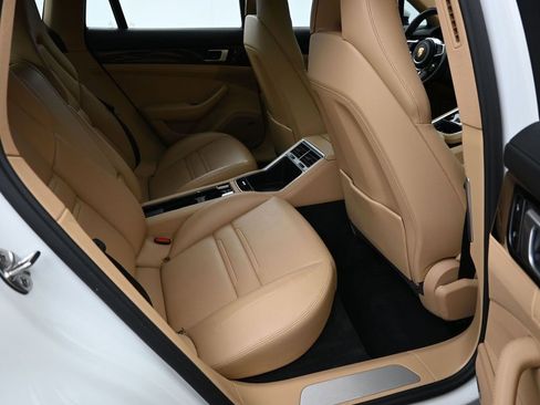 Used 2018 Porsche Panamera 4 image 25