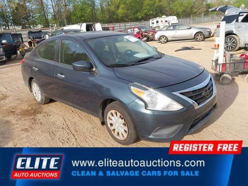 Used 2017 Nissan Versa SV image 2