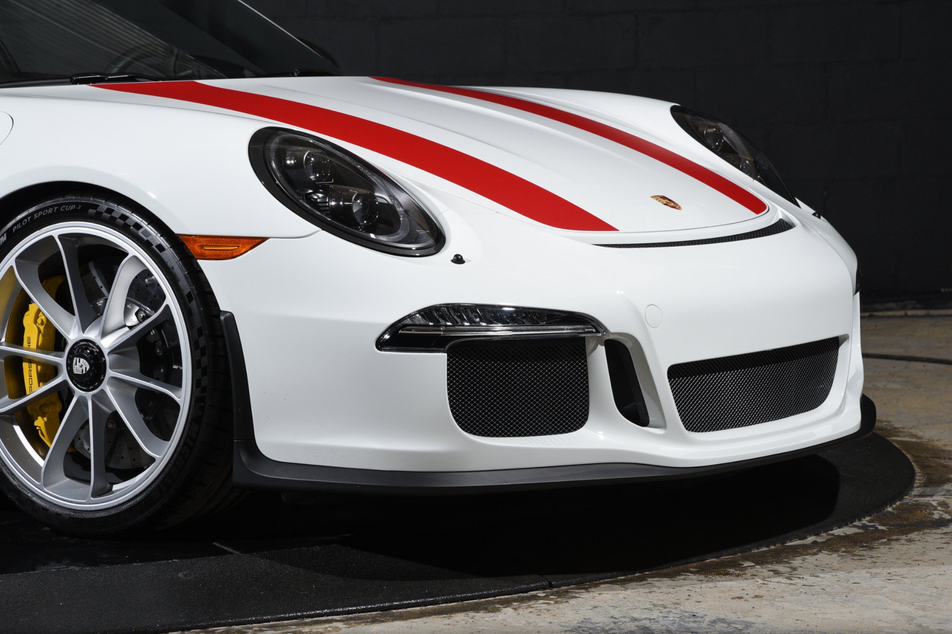 Used 2016 Porsche 911 R RWD image 34