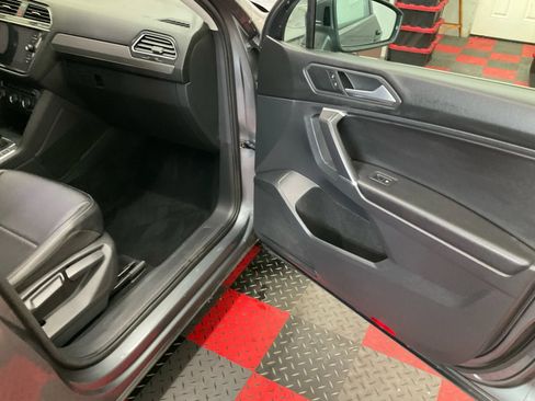Used 2020 Volkswagen Tiguan SEL AWD/4WD image 6
