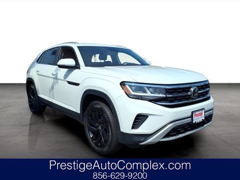 Certified 2022 Volkswagen Atlas Cross Sport SE AWD/4WD image 1