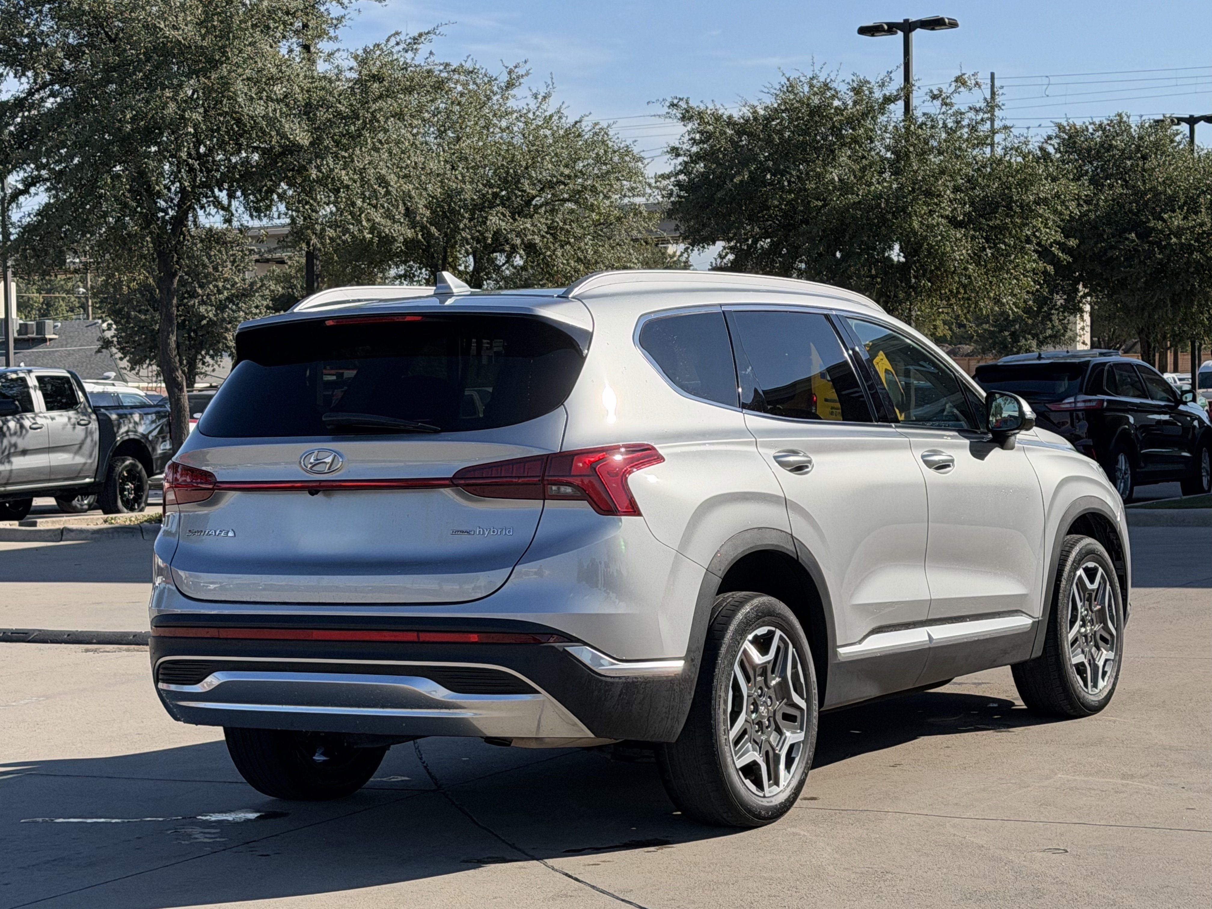Used 2023 Hyundai Santa Fe Limited w/ Cargo Package AWD/4WD image 4