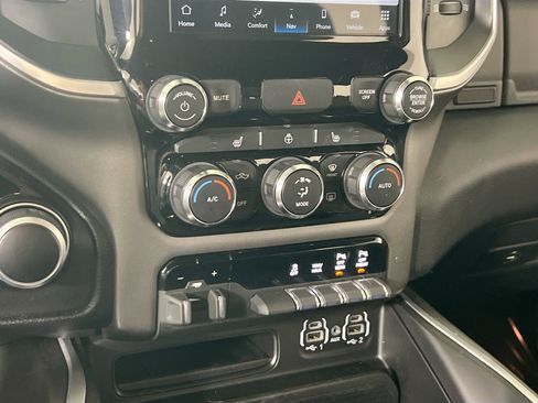 Used 2022 RAM 1500 Big Horn AWD/4WD image 16
