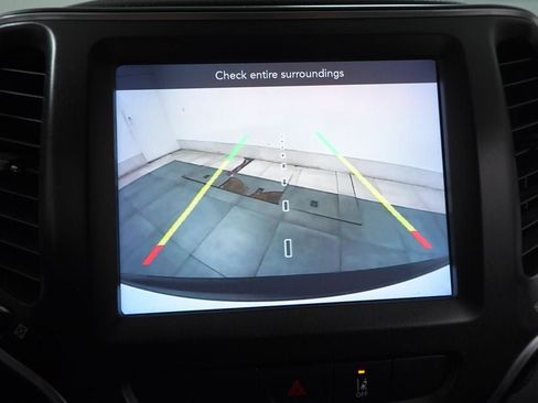 Used 2022 Jeep Cherokee Trailhawk AWD/4WD image 18