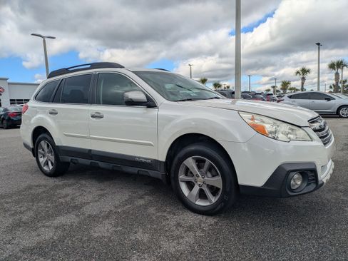 Used 2014 Subaru Outback 2.5i Limited image 2