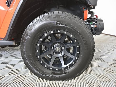 Used 2018 Jeep Wrangler Unlimited Rubicon w/ Dual Top Group image 12