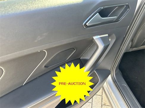 Certified 2022 Volkswagen Tiguan SE image 13